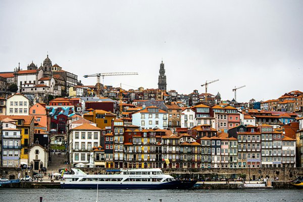 Quels sont les conseils pratiques pour une croisière sur le fleuve Douro au Portugal : itinéraires et meilleures saisons ?